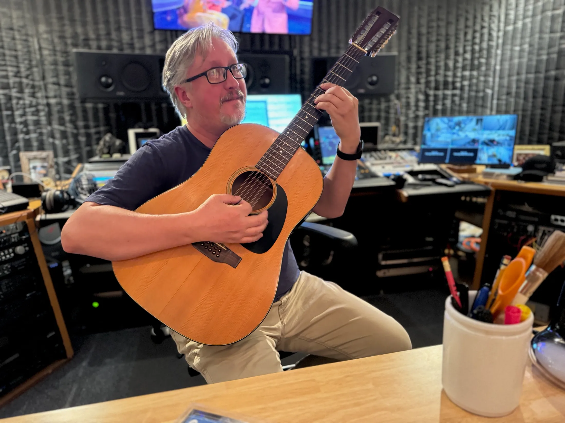 Session in the suite with guitar and picture monitoring